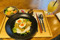 小麦色を通り越した肌　そして明日のライブは満員御礼！
